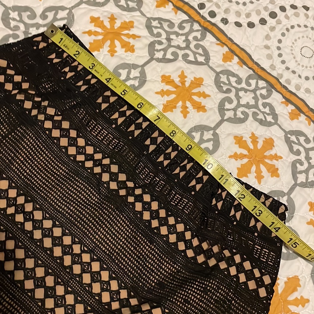 Roe + May crochet mini skirt - Picture 4 of 6